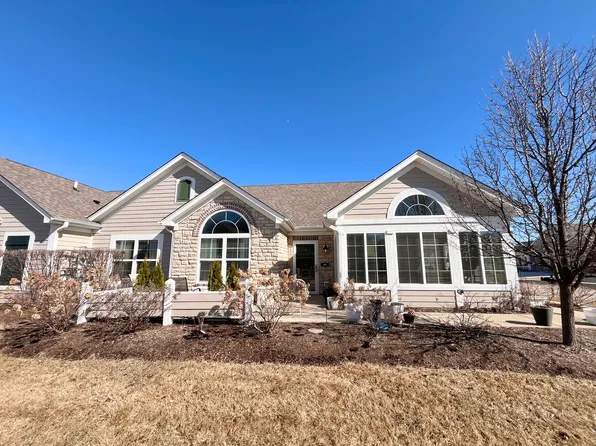 601 Schumann St, Woodstock, IL 60098