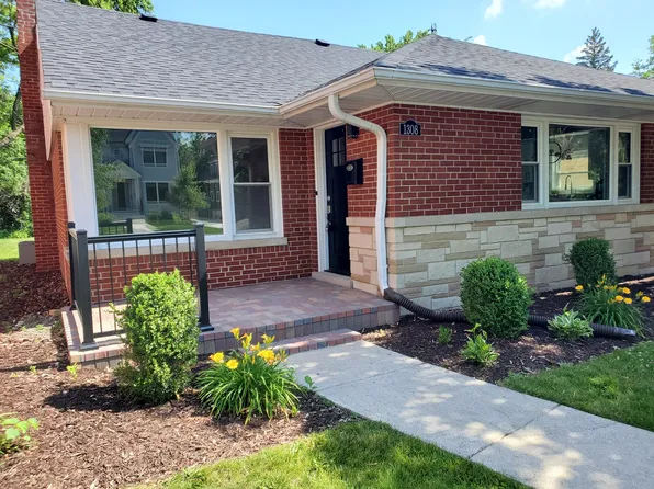 1308 Frances Pkwy, Park Ridge, IL 60068