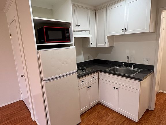 4th image of 2720 W Victory Blvd #G1