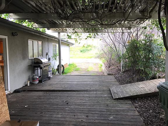 5th image of 2092 Loomis St