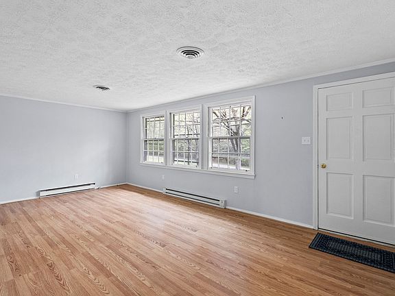 5th image of 272 Watkins Dr