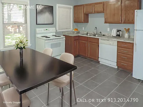 Adorable updated RANCH w/fenced yard #6325 — Photo 3