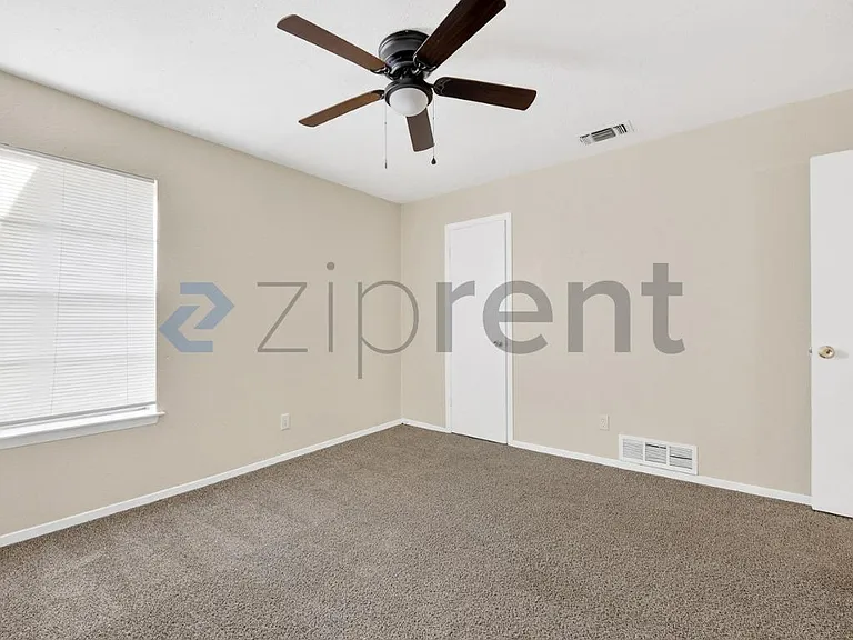 3225 Crites St #102 — Photo 17