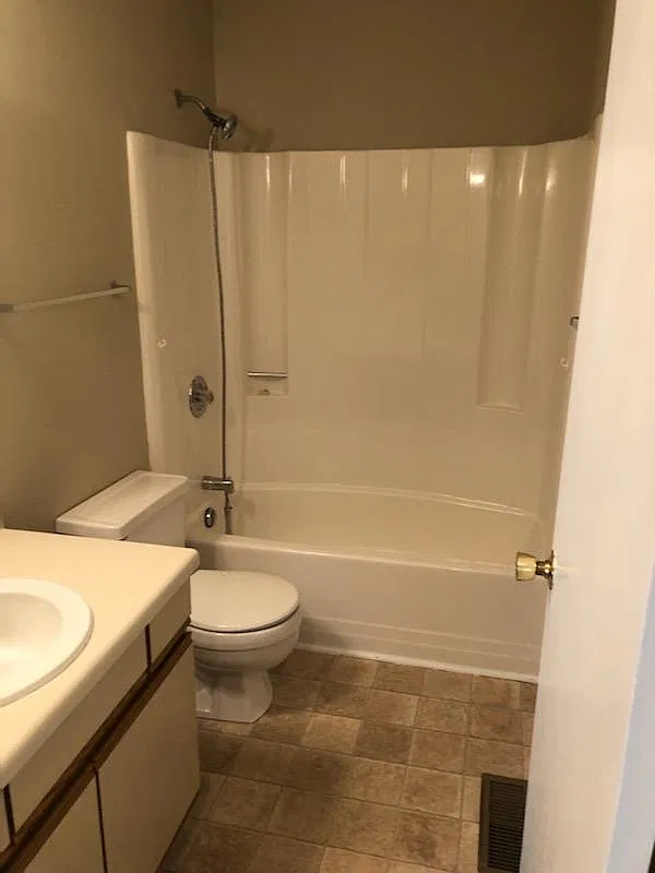2 bed, 1.5 bath, $800 — Photo 4
