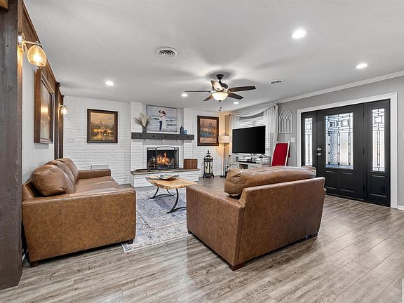 3rd image of 6008 Shadyside Ln
