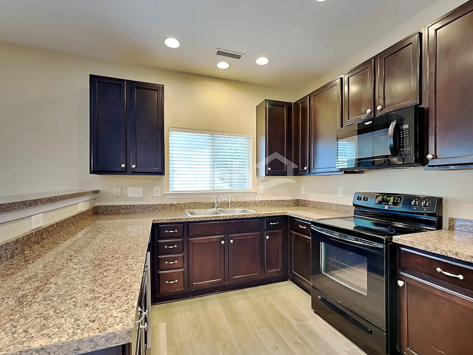 4 bed, 3.0 bath, 2275 sqft, $2,205 — Photo 3