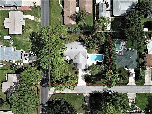 4th image of 2211 Woodland Dr