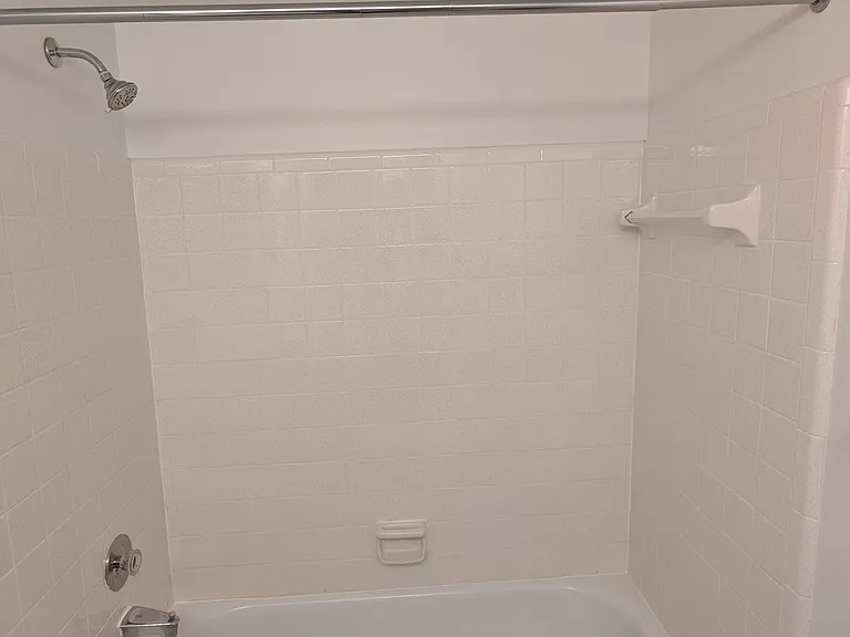 Bathroom Tub/Shower
