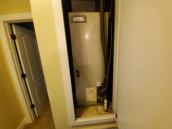 5th image of 460 Cedar Dr #1