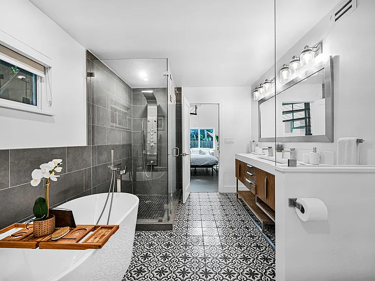 150 NE 50th Ter — Photo 12