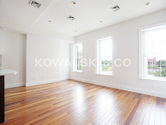 4th image of 336 10th St #Penthouse