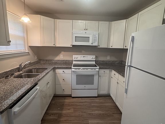 3rd image of 1728 Fairfax Dr