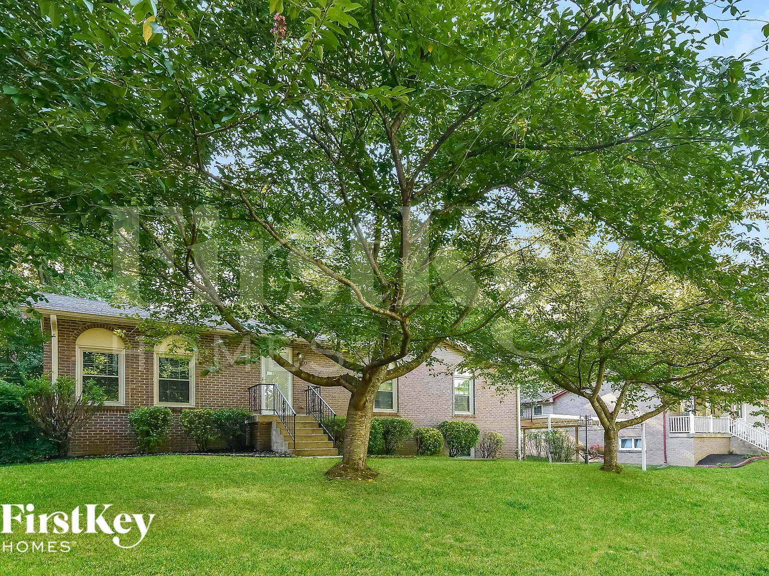 3 bed, 1.5 bath, 1815 sqft, $2,405 — Photo 2