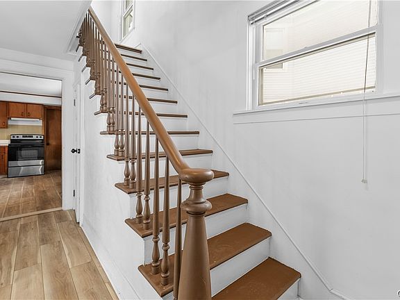 4th image of 232 Church St