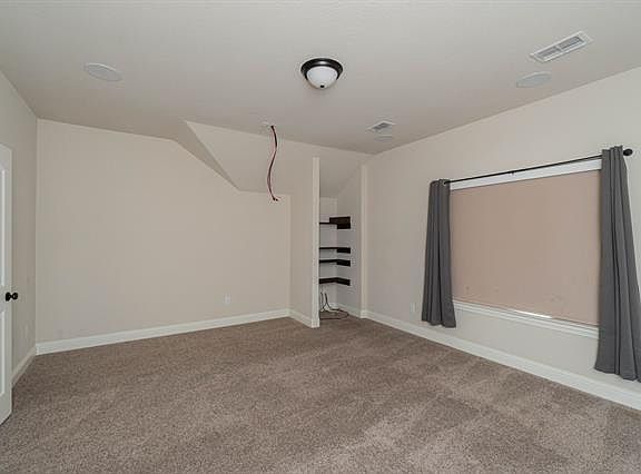 5th image of 912 Holly Anne Ln