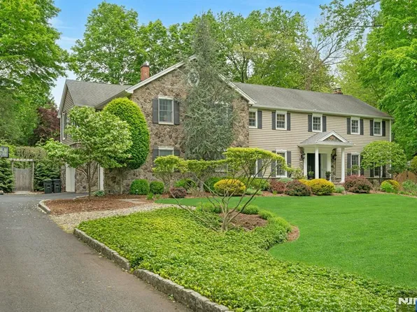 48 Hopper Farm Rd, Upper Saddle River, NJ 07458