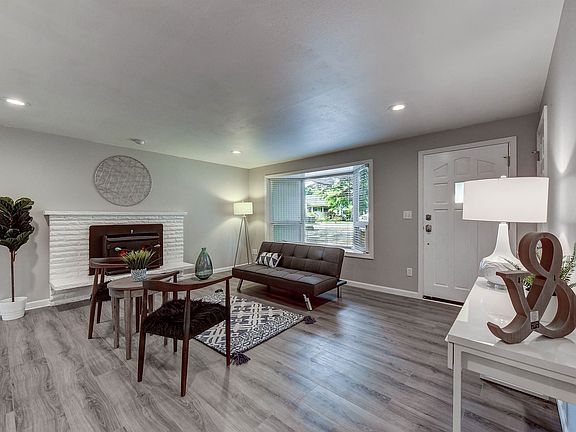 4th image of 17718 Spruce Way