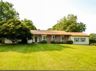 8161 Hillcrest Dr, Manassas, VA 20111