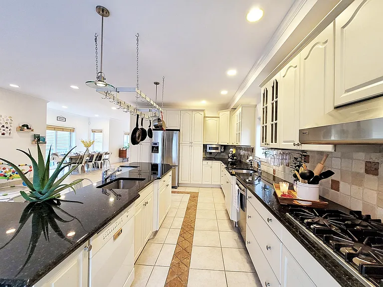 441 Piermont Ave — Photo 1