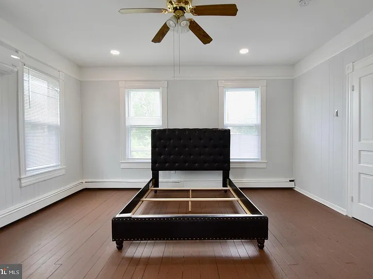205 Oakley St #2 — Photo 16
