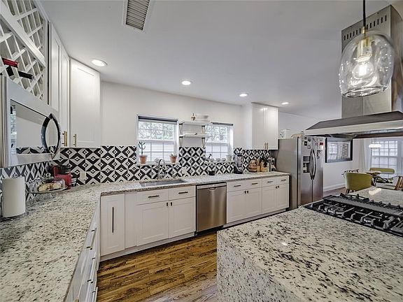 3rd image of 1902 Norfolk Ave