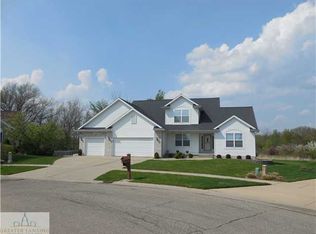 11226 Lochgreen Dr, Lansing, MI 48917