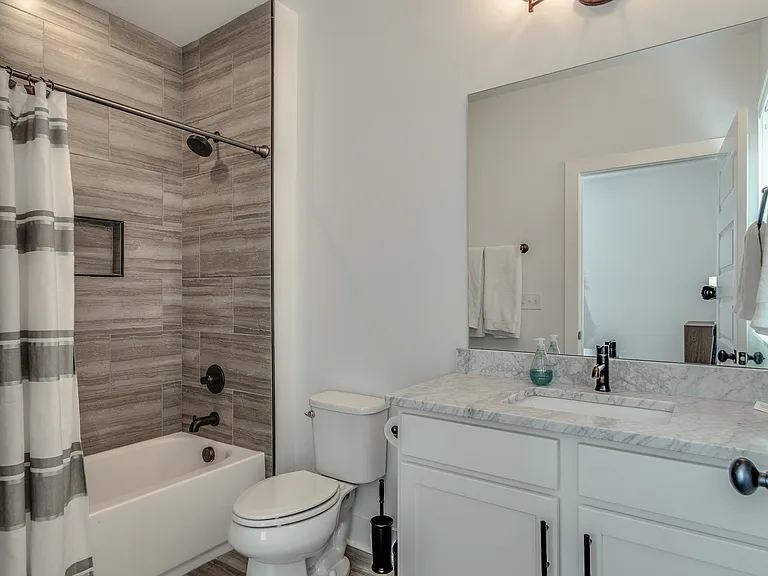 418 Douglas Ave — Photo 17