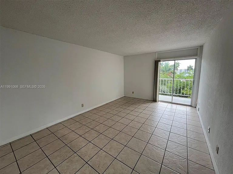 4550 NW 9th St #414E — Photo 4