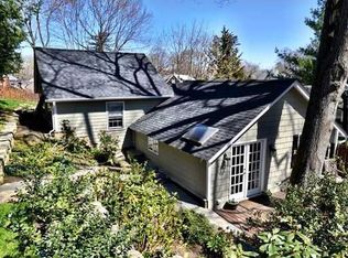 47 Sinawoy Rd, Cos Cob, CT 06807