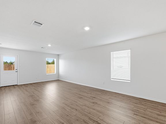 5th image of 1309 Brook Ln