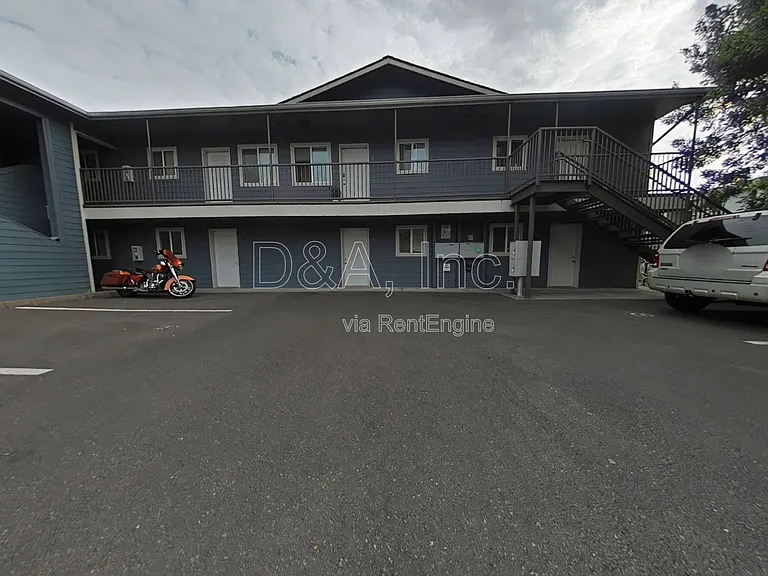 725 SW 13th St #3 — Photo 1