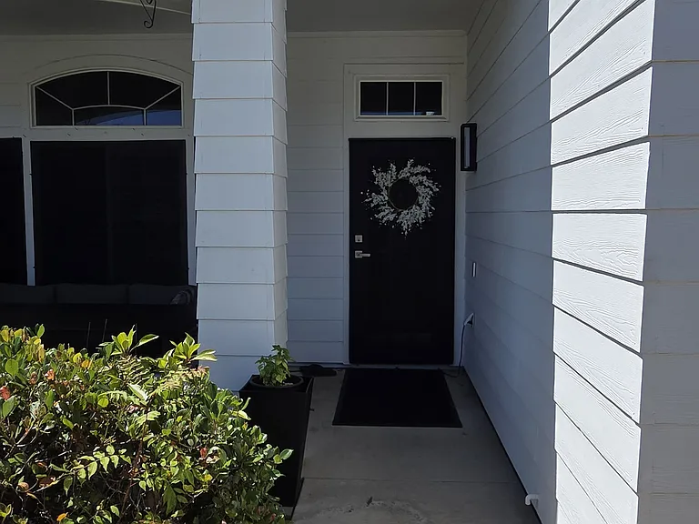 1013 Thompson Cir #1 — Photo 2
