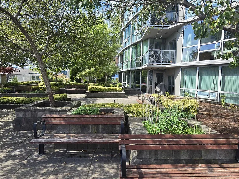 14 Begbie St #301 — Photo 35