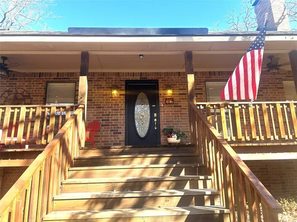 72 Raintree Rd, Bells, TX 75414
