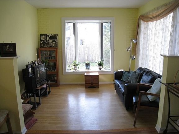 2nd image of 10 Upper Dr