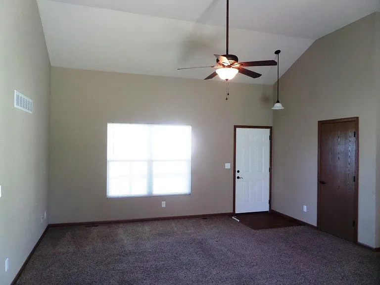 4304 SE Chisolm Rd — Photo 4