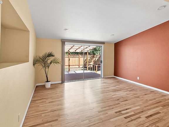2nd image of 2485 Jackson St