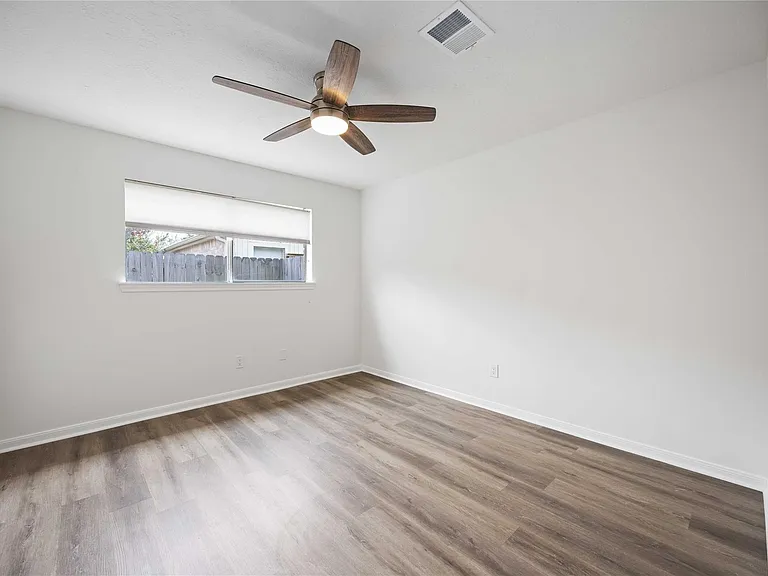 14143 Hillvale Dr — Photo 25