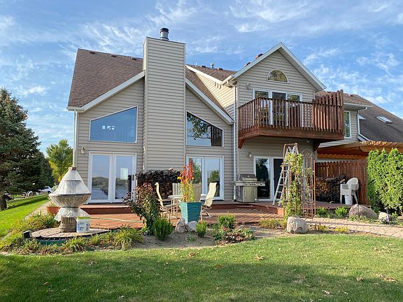 3rd image of 2902 Campus Dr