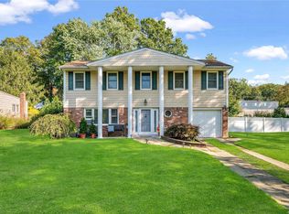 28 Dorchester Rd, Smithtown, NY 11787