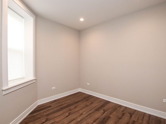 5th image of 1710 W Lunt Ave #103