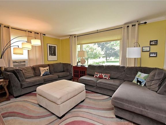 3rd image of 14 Beverly Dr