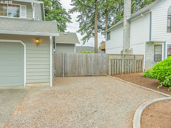 5th image of 15805 NE 37th St