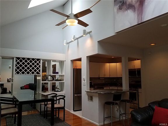 3rd image of 44 Tulip Ct
