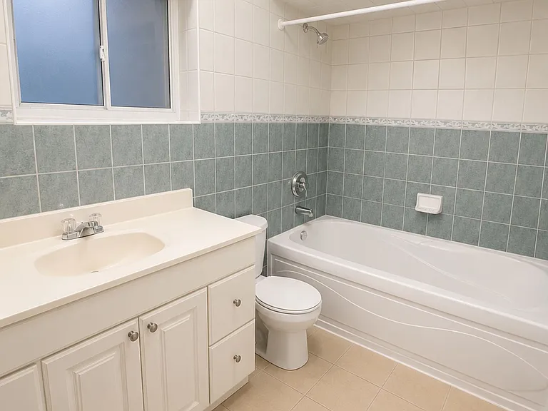 1136 Dufferin St #2 — Photo 6