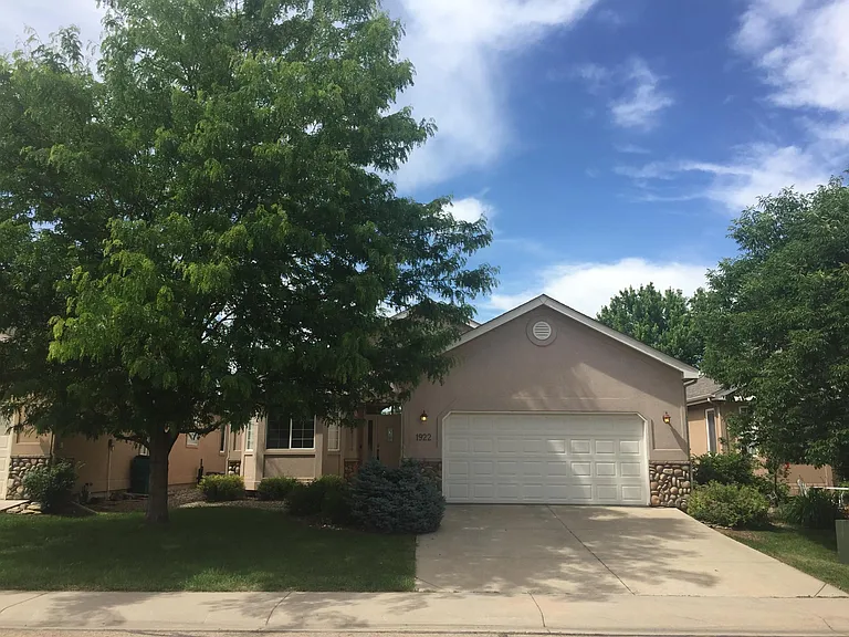 1922 Hillside Pl — Photo 1