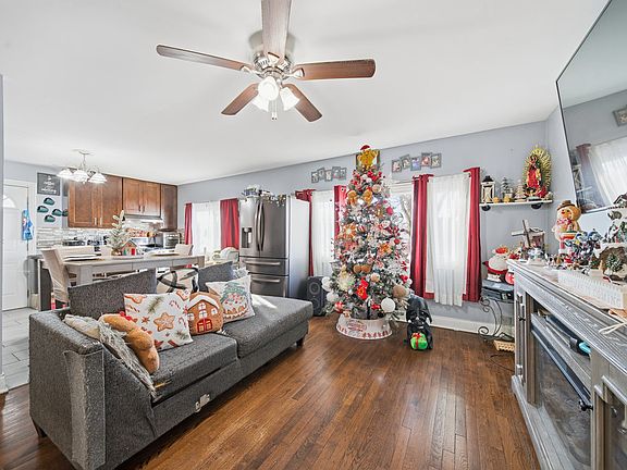 3rd image of 16207 Justine St