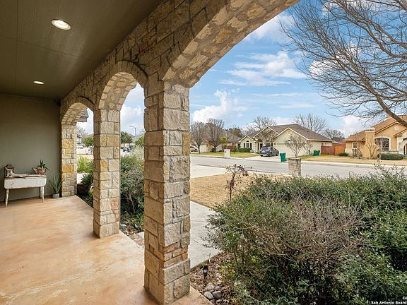 3rd image of 409 ENGLISH OAKS CIR