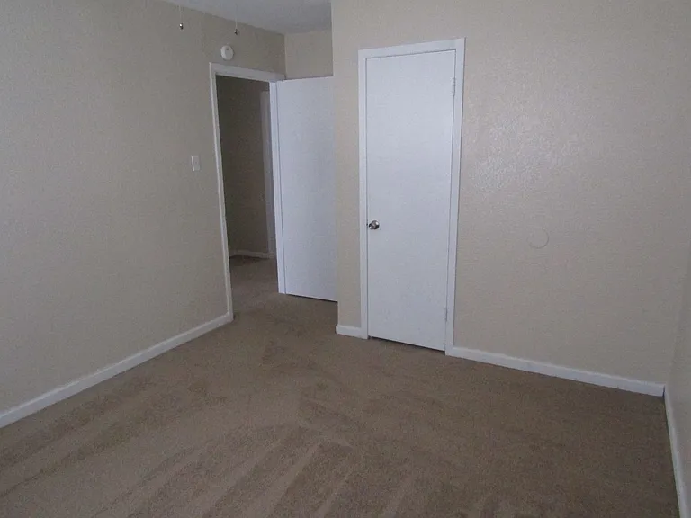1306 Garth Dr — Photo 13