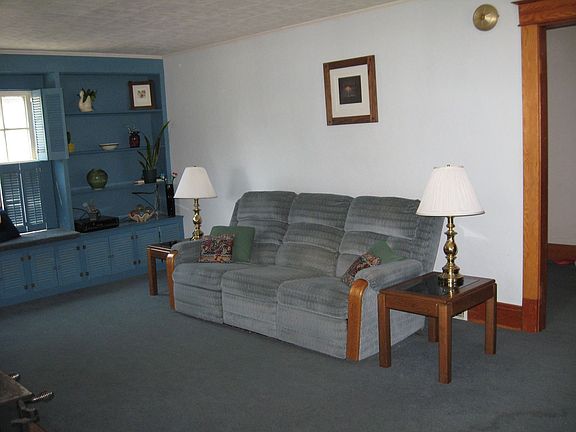 3rd image of 289 Walnut St